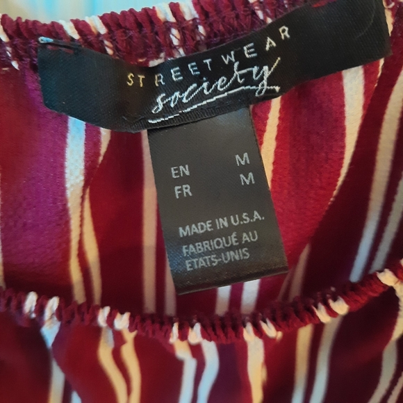 SOLD SALE BUNDLE 3 FOR 16$ Burgundy and white light top - Picture 3 of 9